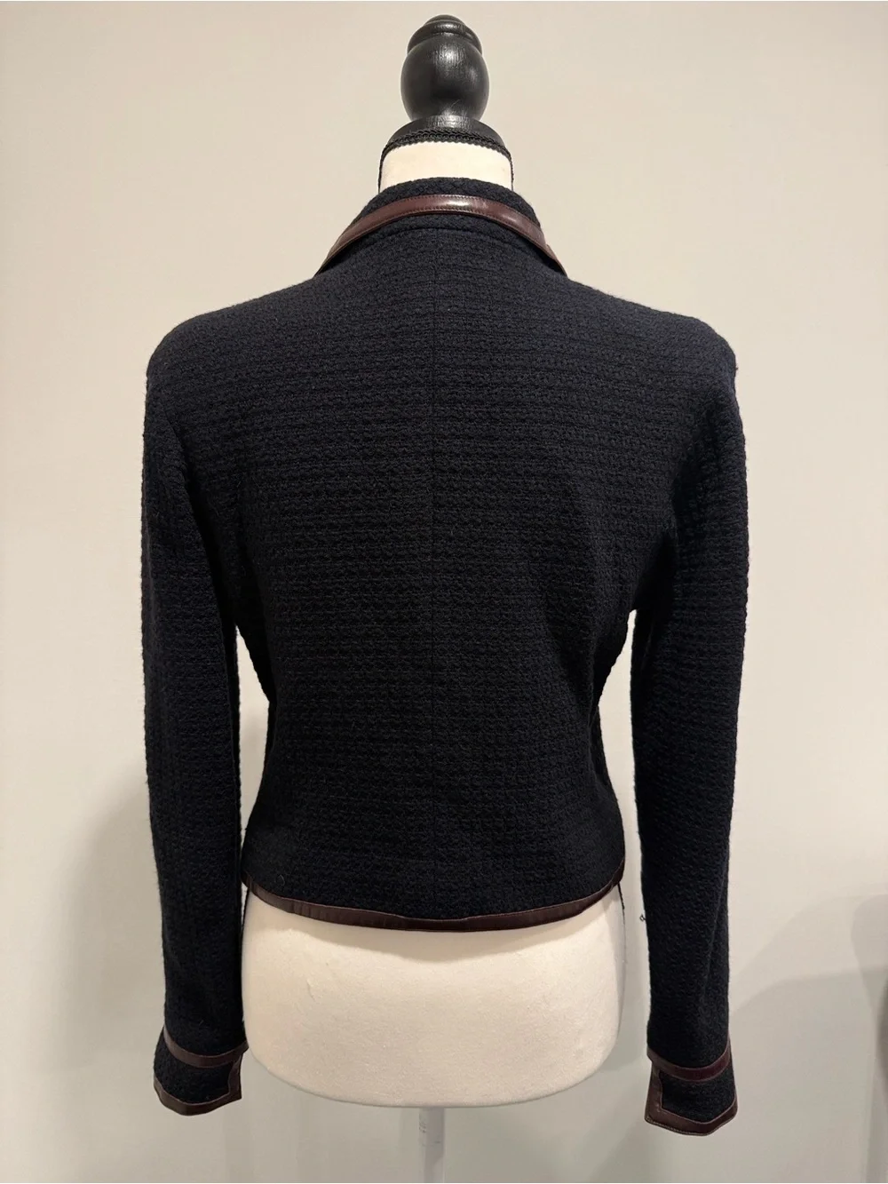 Authentic CHANEL 00A Navy Tweed Classic Cropped Jacket w Leather Trim sz38